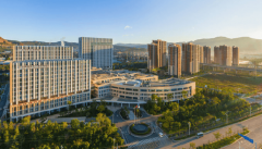 是一个集“吃、喝、玩、乐、购、娱”为一体的